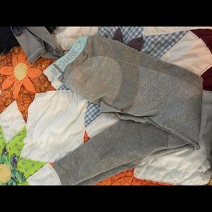 Gym shark leggings